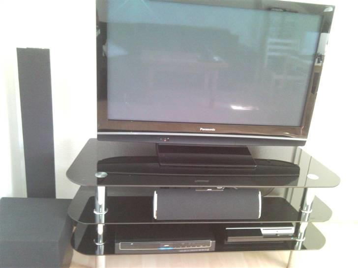 Hjemmebiograf pansonic og jamo - billed hvor man kan se center højtaler, ps3, og forstærker billede 3