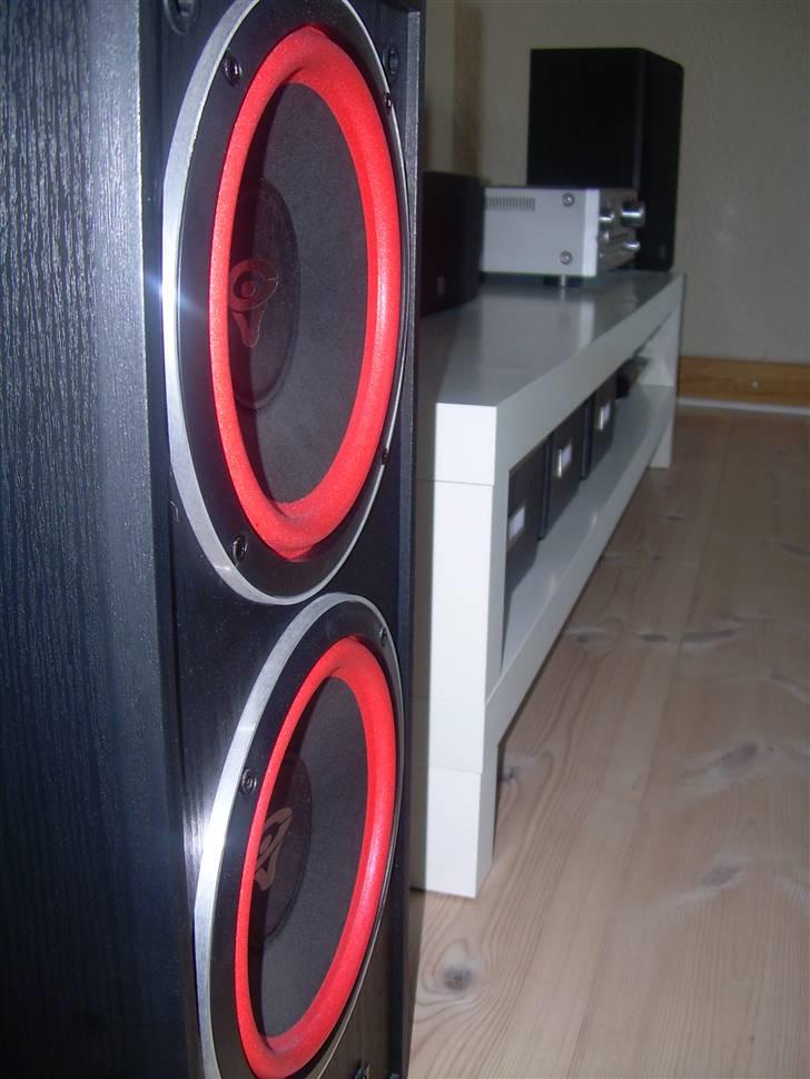 Hjemmebiograf Min lille stuebio(gammel) - Lille close-up af subwoofer billede 7