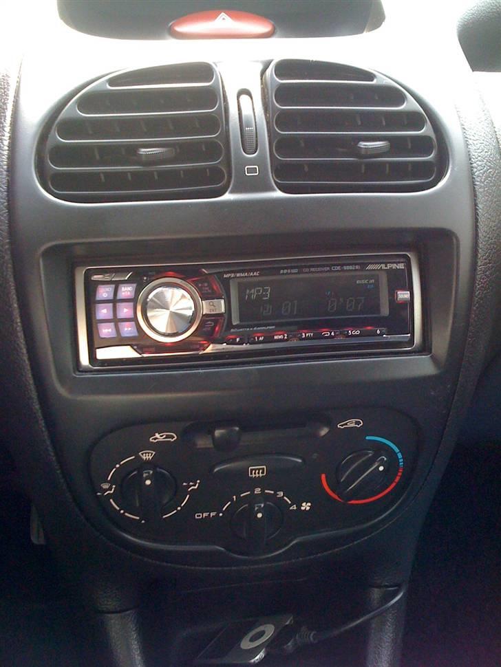 Bilstereo Audiio system i 206 billede 9