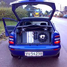 Bilstereo Brava med mb-quart SPL