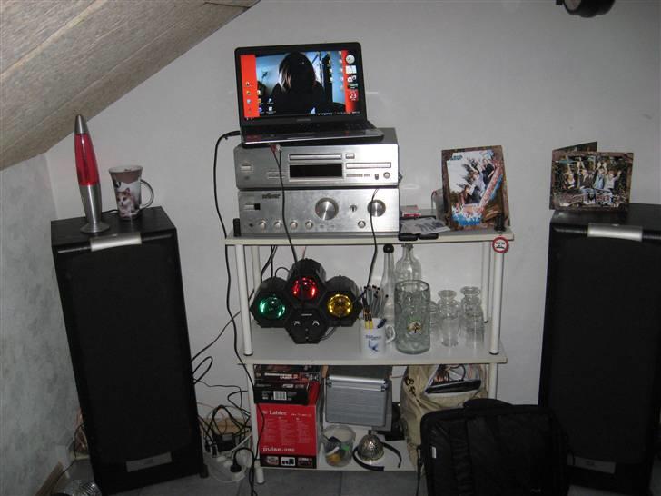 Musikanlæg Mine højtalere :) - det er som de står nu:) billede 4