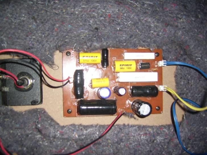 Musikanlæg CV & ONKYO. - jeg satte nyt delefilter og terminal i den ene højtaler :). billede 3