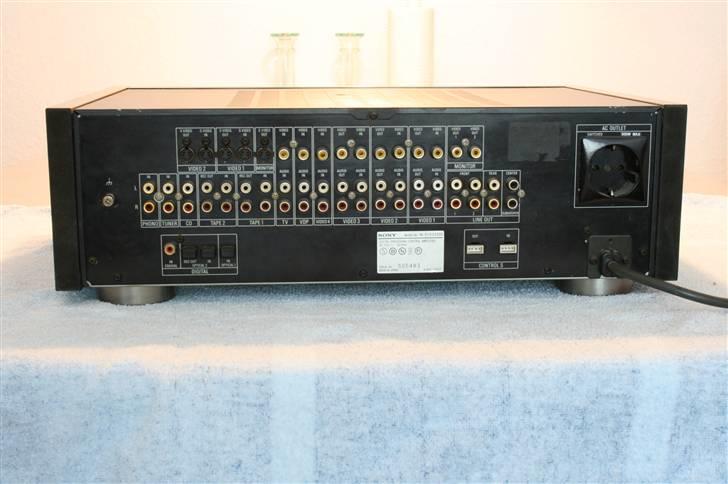 Musikanlæg Sony ES - Series (projekt - Min Ta-E1000ESD Surround Digital for-forstærker bagfra, bemærk 12 analog indgange billede 6