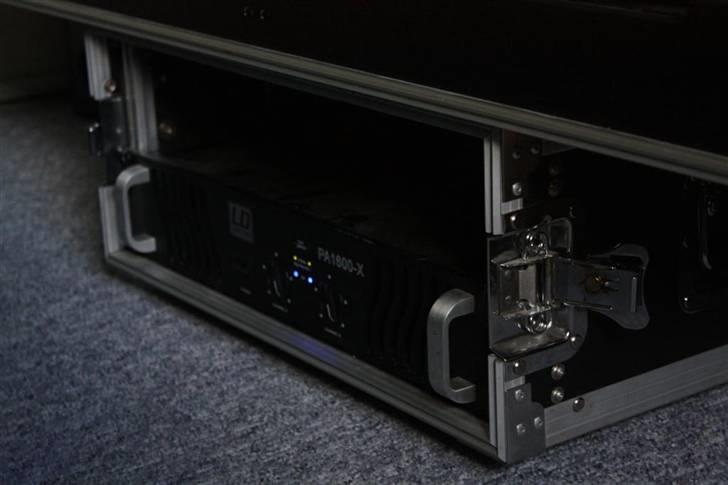Diskoteksanlæg RockFord PROJEKT *SOLGT* - De nye enheder gør højtaleren kræver meget stor forstærker, også eftersom enhederne kører 8 ohm. :S min American Audio VLP 600 på 2x300w kunne ikke spille dem ud... Hmm. Overvej det lige billede 8
