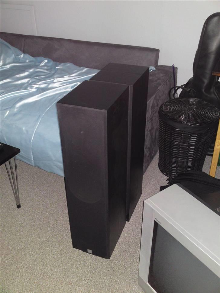 Musikanlæg Sony Og Dali - højtalerne efter kabler fjernet. billede 6