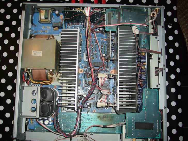 Hjemmebiograf Yamaha & Cerwin Vega - min forstærker inden i billede 4