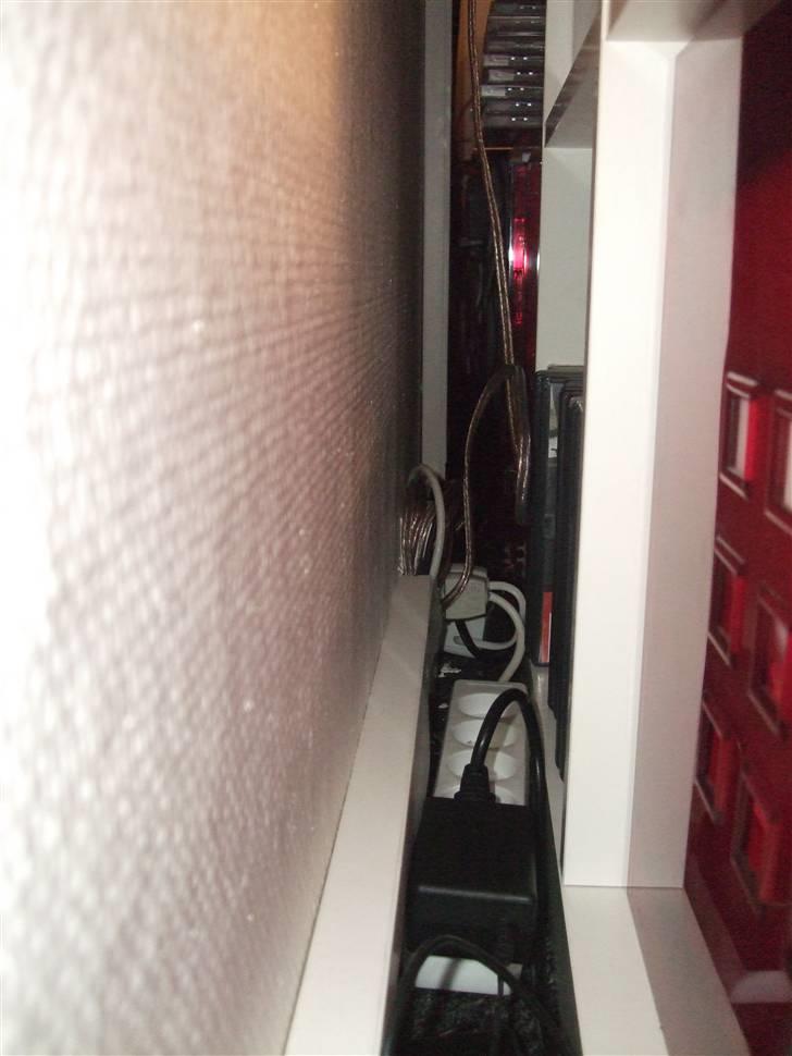 Hjemmebiograf Yamaha & Cerwin Vega - jeg har forsøgt at gemme de fleste kabler væk billede 11