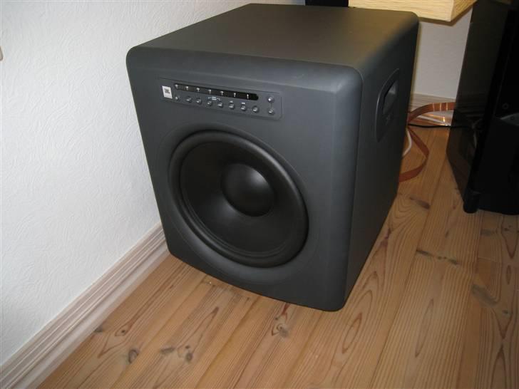 Hjemmebiograf Kobe's gamle - Druknet - Nyt setup: JBL LSR4312 Sub billede 19