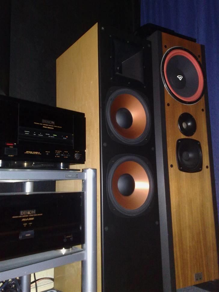 Hjemmebiograf Cerwin Vega - Barco - Klipsch RF-7 og Cerwin Vega 1215 Spec.Ed MK II. billede 2
