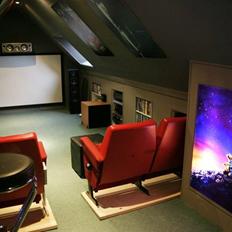 Hjemmebiograf på loftet