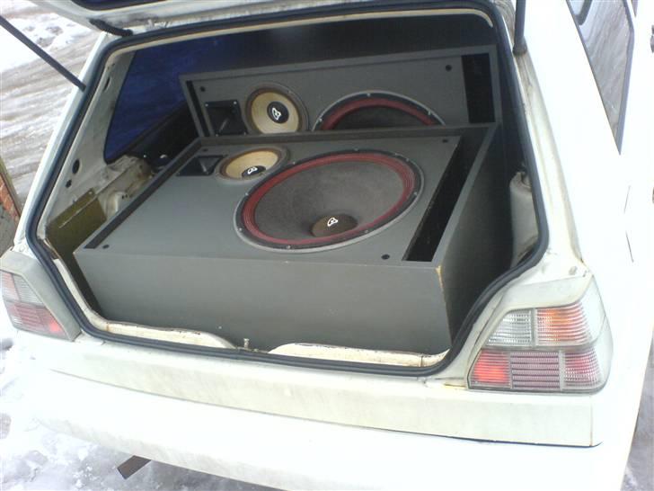 Musikanlæg Cerwin Vega D18EE - jaah så skulle jeg flytte ;) kunne LIGE lade sig gøre i en gul plade golf 2 billede 15