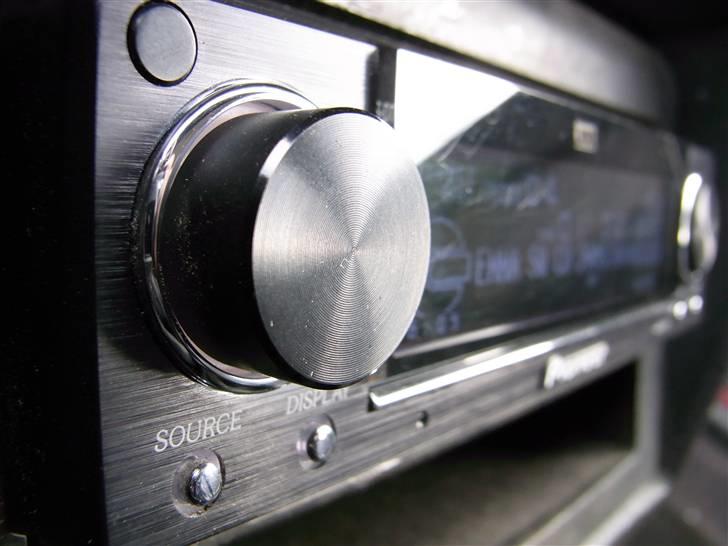 Bilstereo Alfa Romeo 155 - Radioen tæt på billede 1