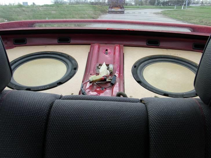 Bilstereo Alfa Romeo 155 - subs i hattehylden billede 12
