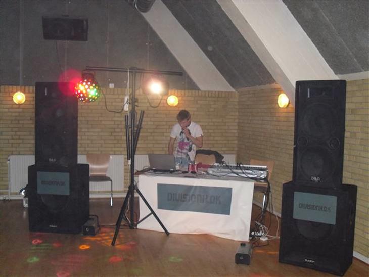 {{currentPhoto.altText}} billede {{currentPhoto.number}}