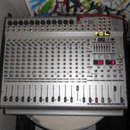 Diskoteksanlæg BEHRINGER