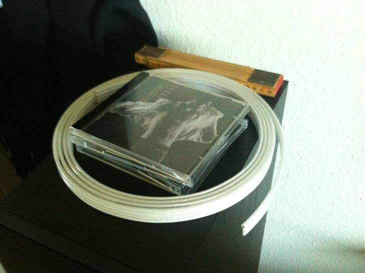 Hjemmebiograf Konfirmations bio 1.0 - 350,- kabel, lidt cd´er og tommelstok (bliver brugt en del faktisk) forklaring står i beskrivelsen billede 15