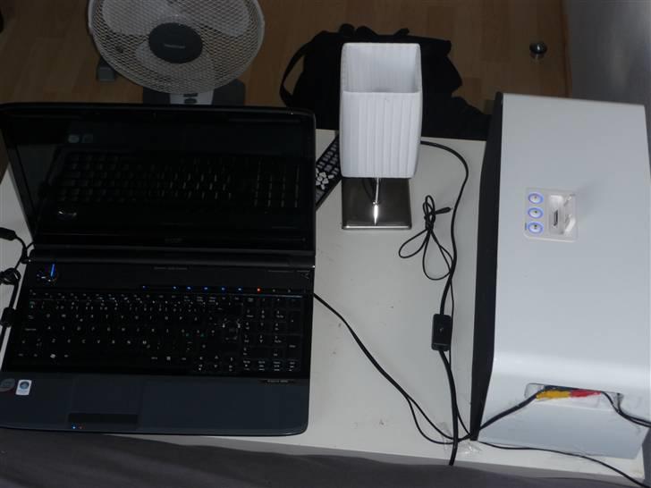 Minianlæg Dali + NAD Værelse - Sengebord.. Der er trukket omkring 3m ledning til sengebordet til min Pc :) billede 11