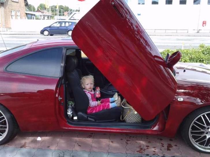 Bilstereo Toyota Celica JBL (Solgt) - Min dejlige niece er helt vild med at side i den, har 1 gang kørt med hende i den, men der er ret bøvlet med at få et barne sæde ind bagi.  billede 8