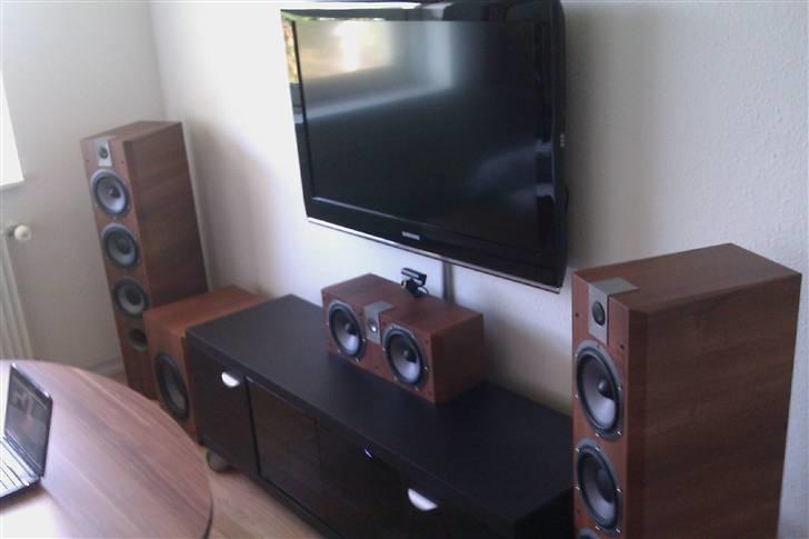 Hjemmebiograf Focal 700 V Series (SOLGT) - Gammelt set-up billede 7
