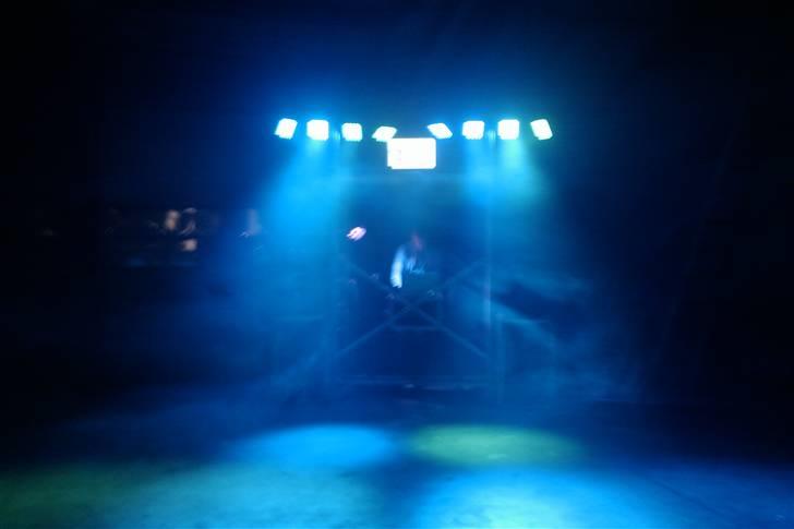 Diskoteksanlæg Mobildiskotek Royal - Opsætning til 18 års fødselsdag. 2 Eurolite KLS-400 og vores anlæg. billede 12