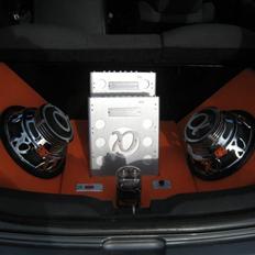 Bilstereo mazda 323c