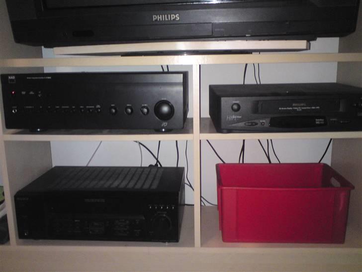 Musikanlæg Cerwin Vega + Nad - NAD , sony og en vhs. VHS´en er ikke sat til  billede 4