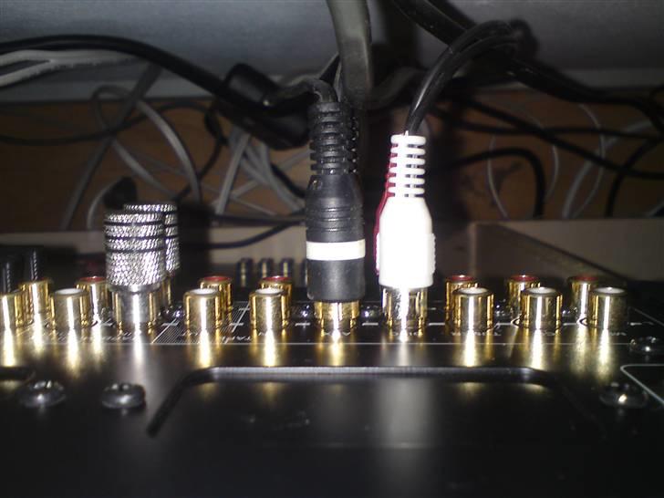 Musikanlæg Cerwin Vega + Nad - phono stik ikke de bedste men hver ting til sin tid :D billede 9