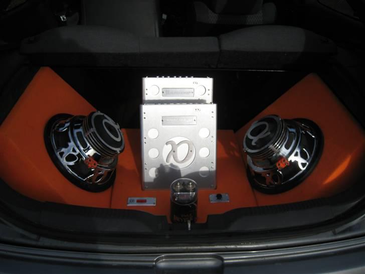 Bilstereo mazda 323c billede 1