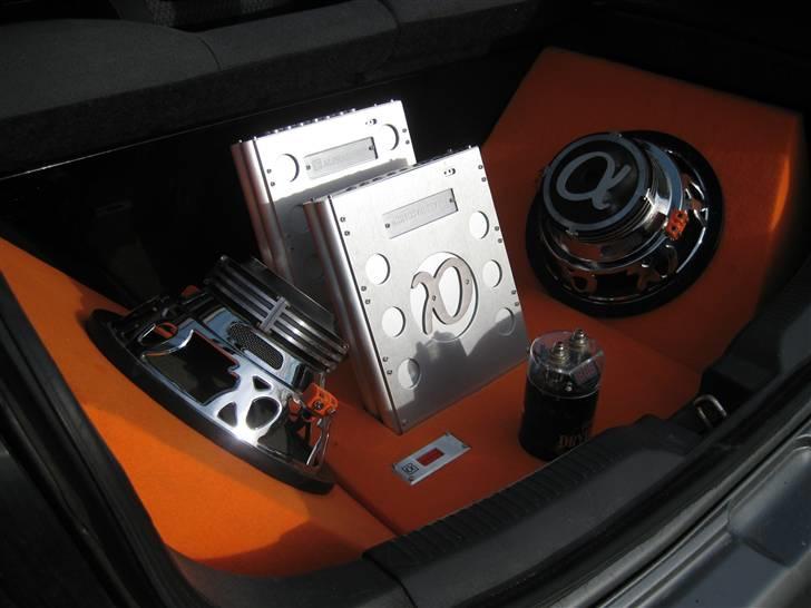 Bilstereo mazda 323c billede 2