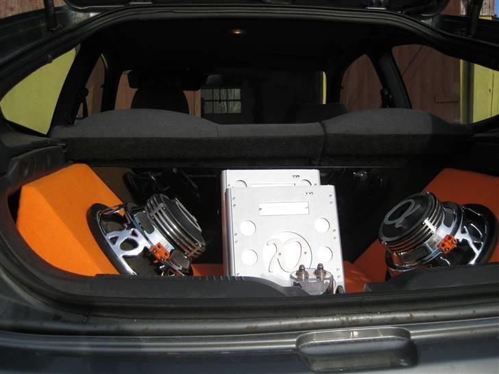 Bilstereo mazda 323c billede 4