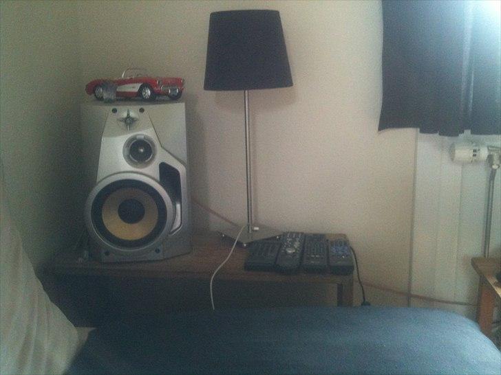 Hjemmebiograf B&W - Denon - NAD - Bio 2.0 - Bordet med remotes billede 7