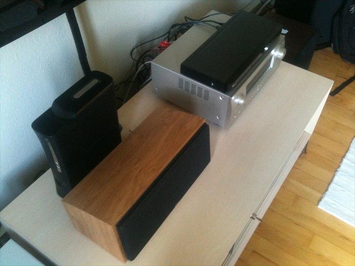 Hjemmebiograf B&W - Denon - NAD - Bio 2.0 - TV-Bord set oppe fra billede 8