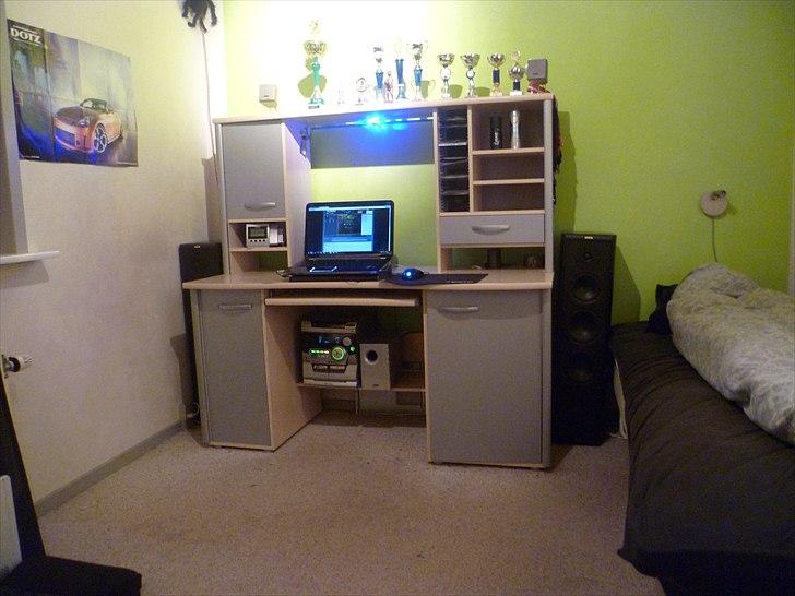 Computeranlæg Computeranlæg (Musikanlæg) - Efter en seriøs 'ledning cleaning' :-) billede 1