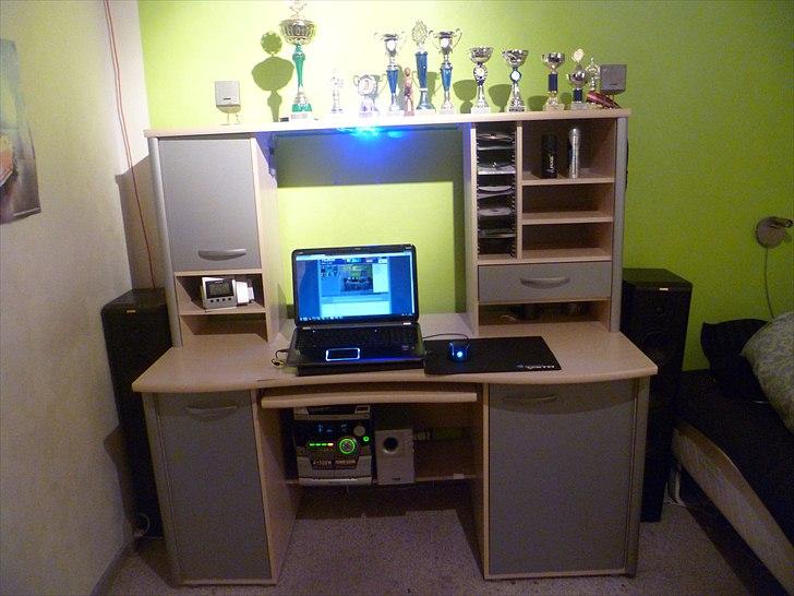 Computeranlæg Computeranlæg (Musikanlæg) - Efter en seriøs 'ledning cleaning' :-) billede 2