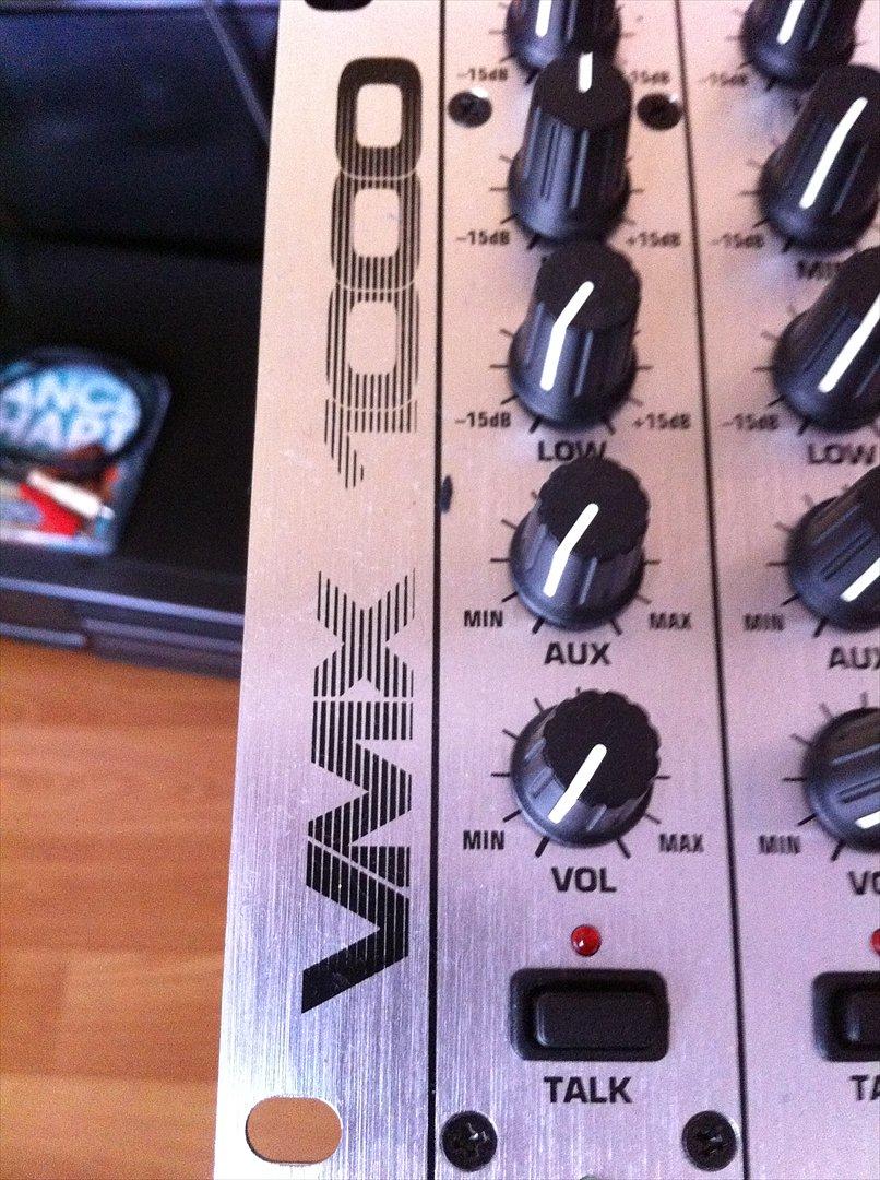 Computeranlæg Cerwin-Vega cls 215 - Mixer: BEHRINGER VMX 1000 billede 11