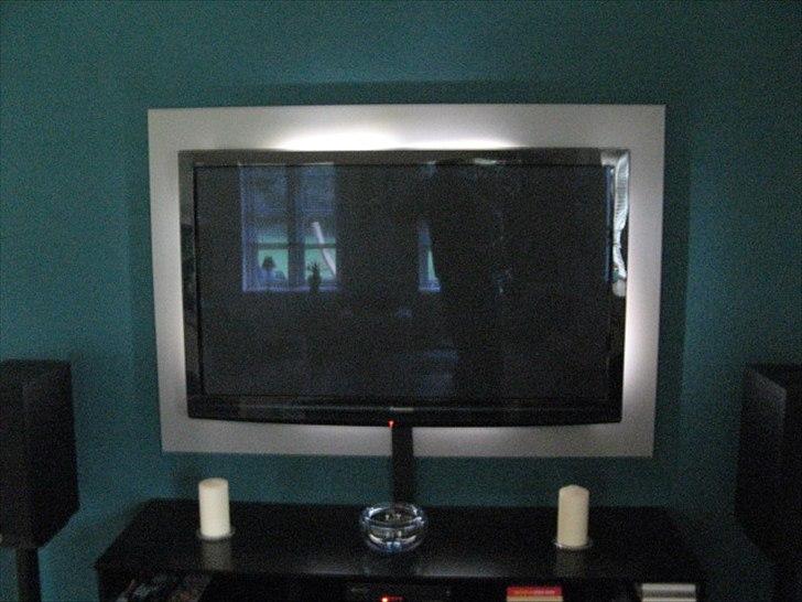 Hjemmebiograf NAD - Dali - Panasonic. - Hvid led lys bag tv fra Ikea. billede 10