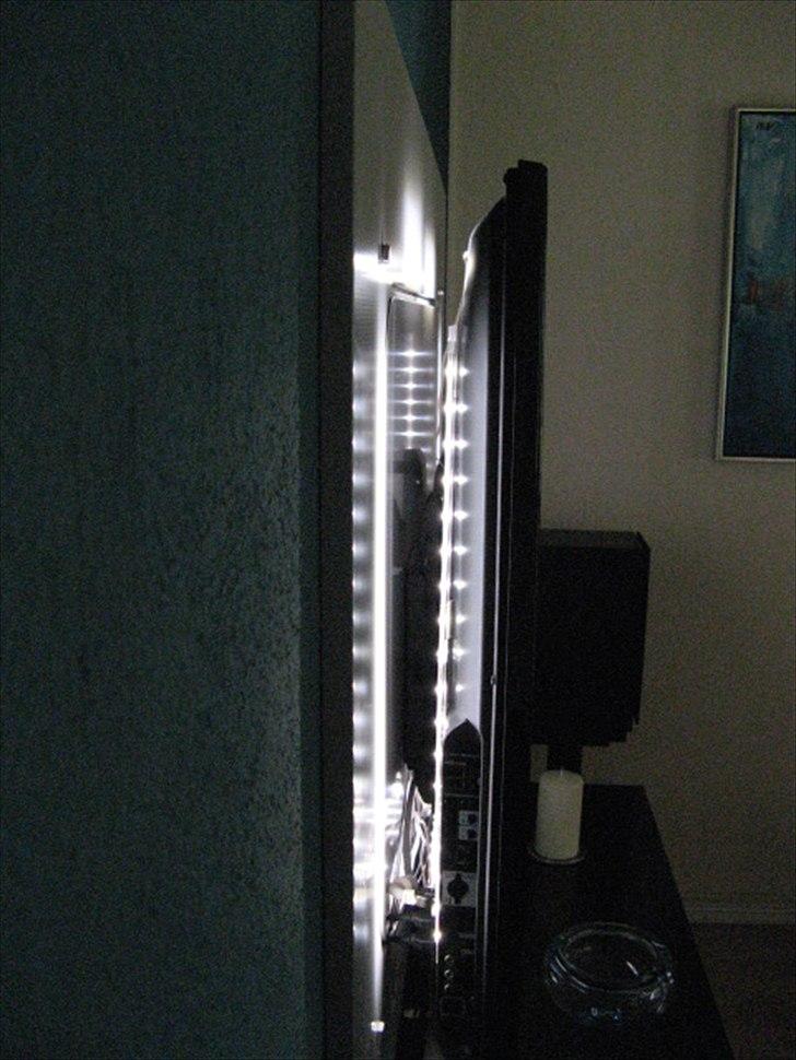 Hjemmebiograf NAD - Dali - Panasonic. - Hvid led lys bag tv fra Ikea. billede 11