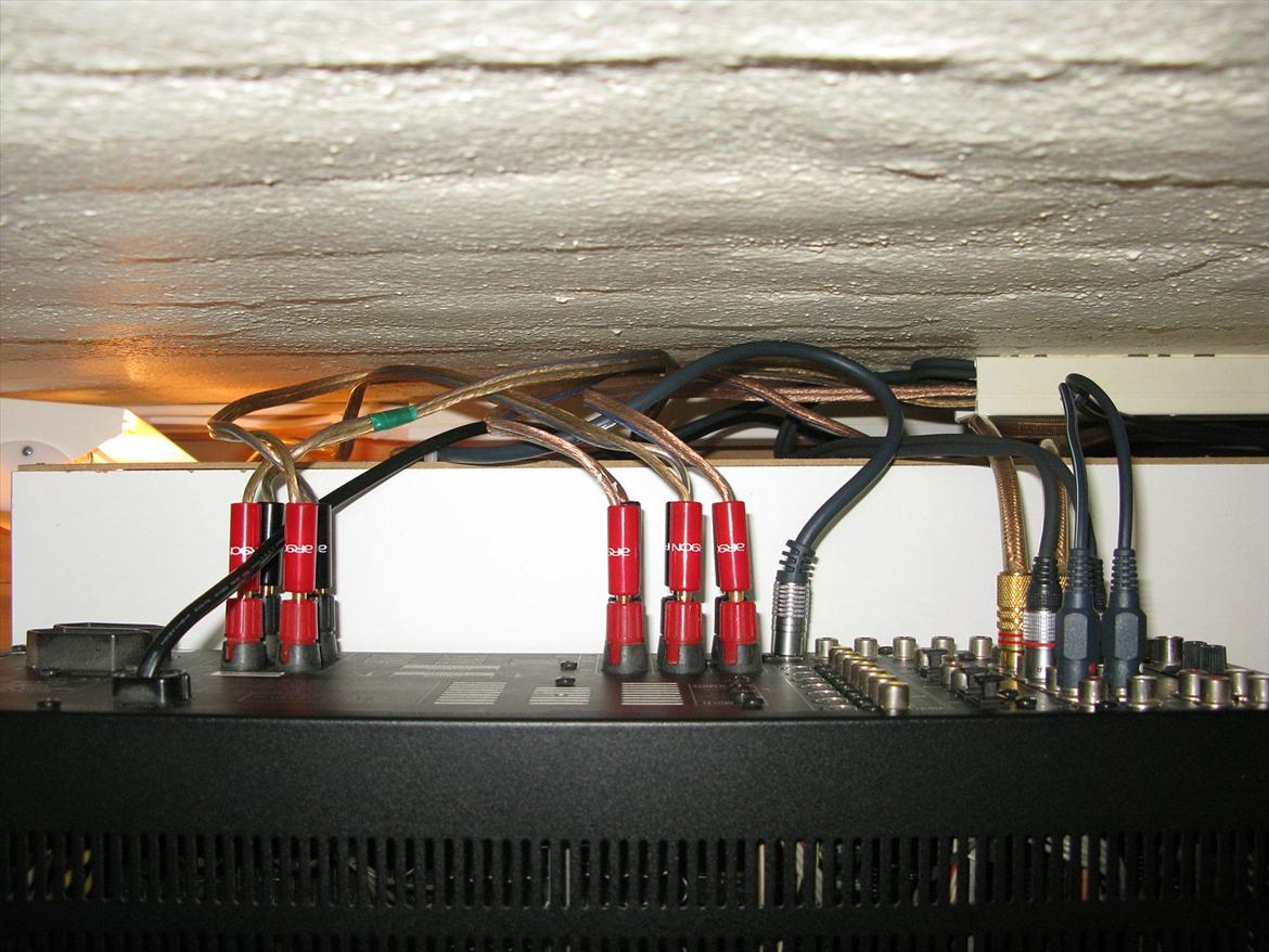Hjemmebiograf XTZ / DALI / H&K 5.1 system - H&K AVR 4000 reciever ovenfra. billede 15