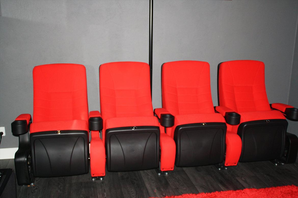 Hjemmebiograf Kedde´s Kino - Mine rigtig gode stole:-) billede 2