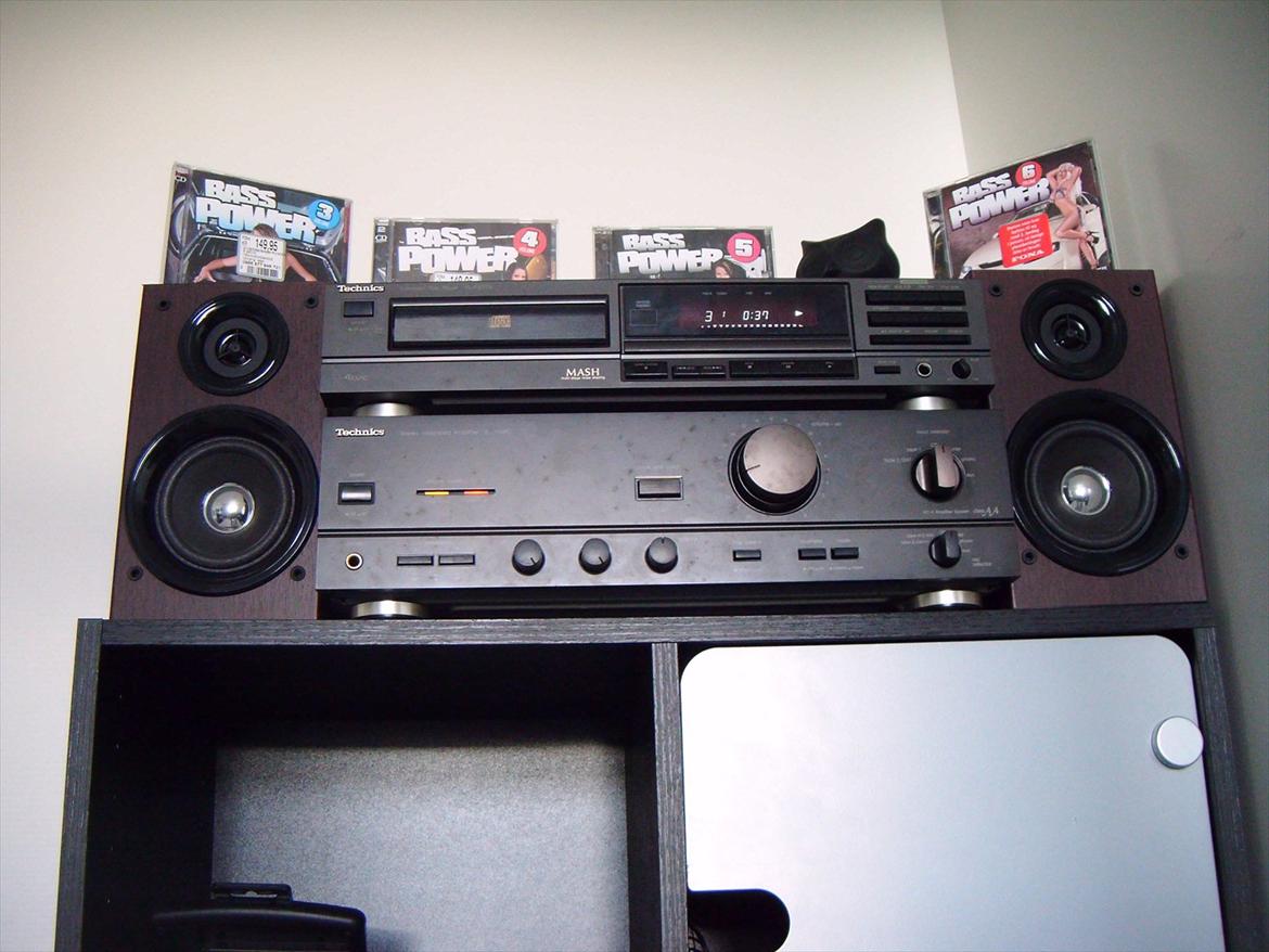 Musikanlæg Technics ( med skod højtaler ) billede 2