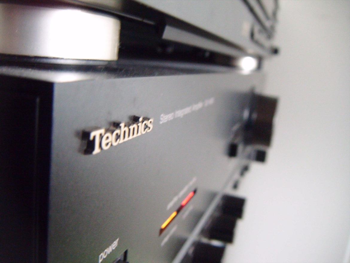 Musikanlæg Technics ( med skod højtaler ) billede 3