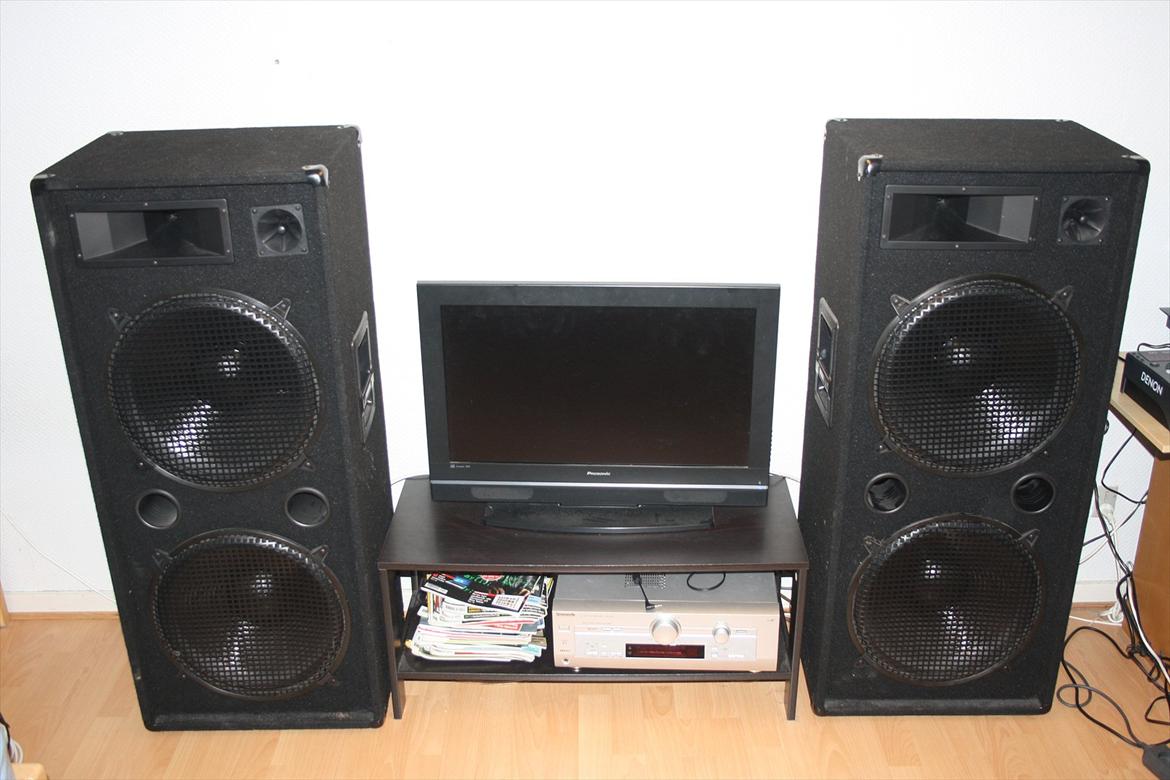 Computeranlæg værelse setup. - set fra den synsvinkel jeg mest ser det fra :P  billede 1