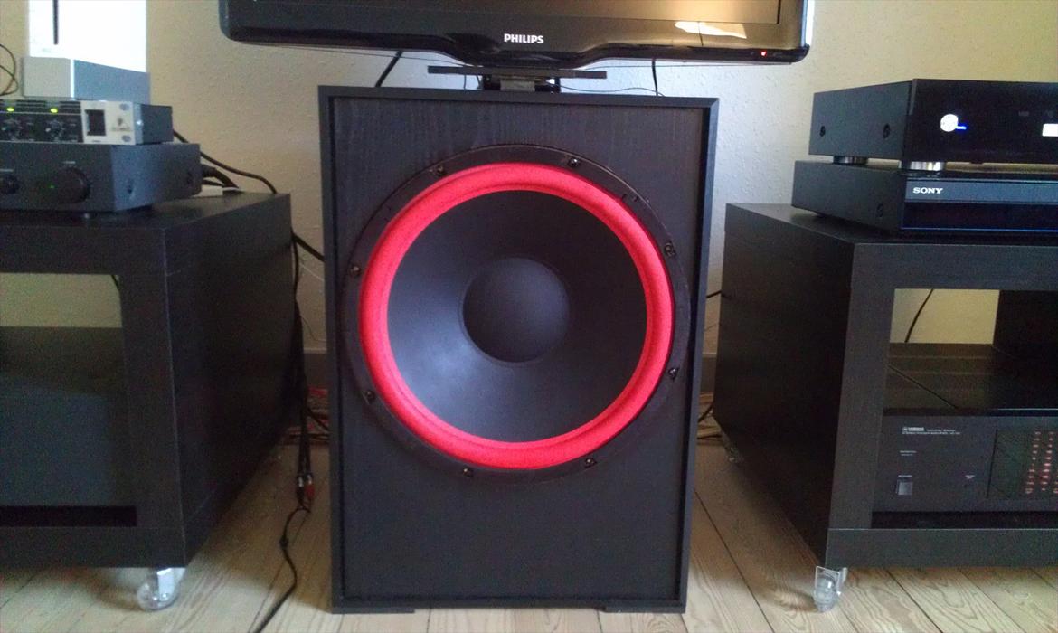 Musikanlæg Dali, NAD, CV + andet - Cerwin Vega 15" ombygget til passiv...
så er kabinettet afstivet og isoleret på ny og basportene er modificeret. billede 4