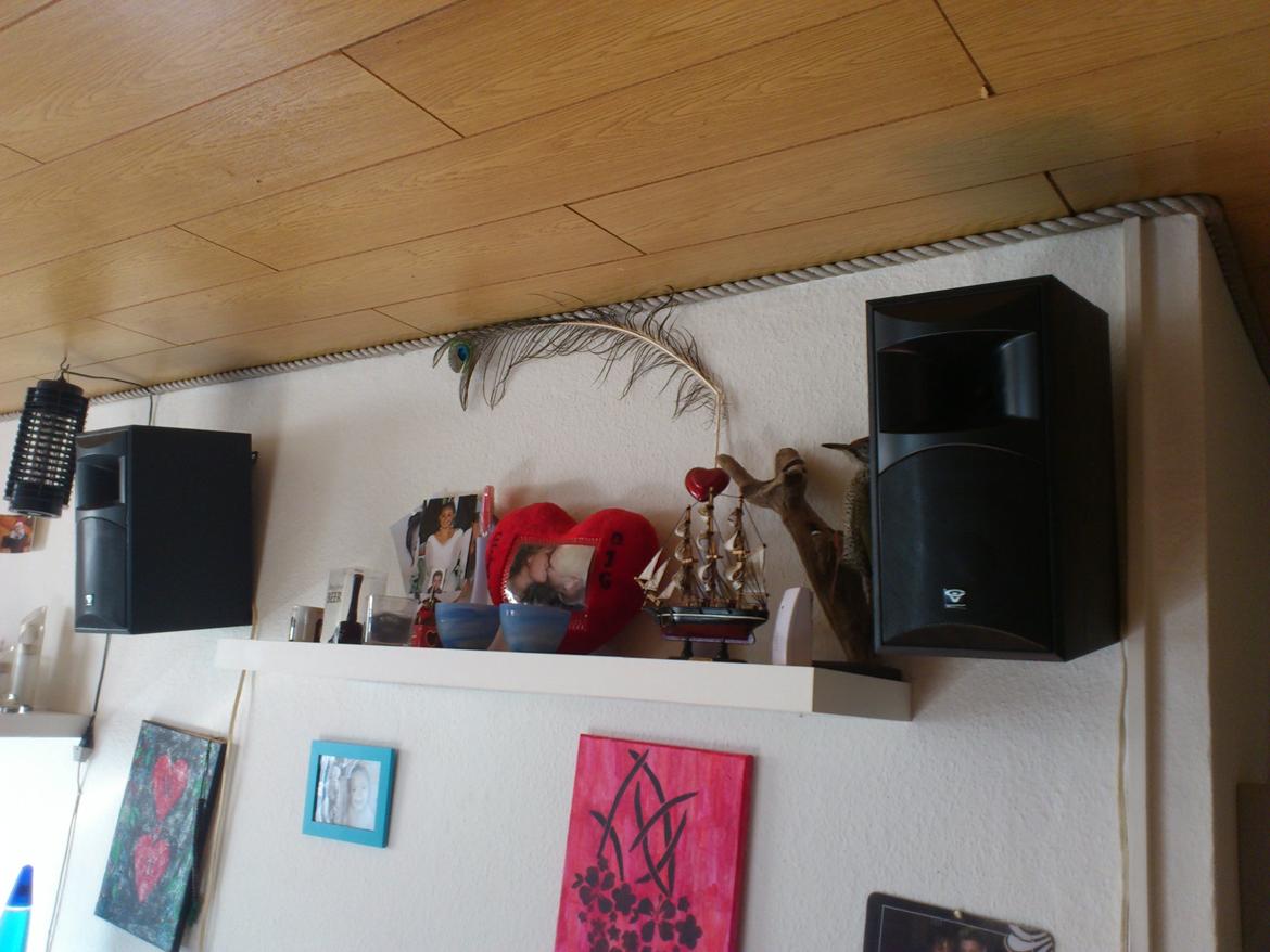 Hjemmebiograf 7.2 cerwin vega cls & denon(gamle setup) - højre side af min stue, hvor de 2 cerwin vega cls-6  side højtaler er. billede 13