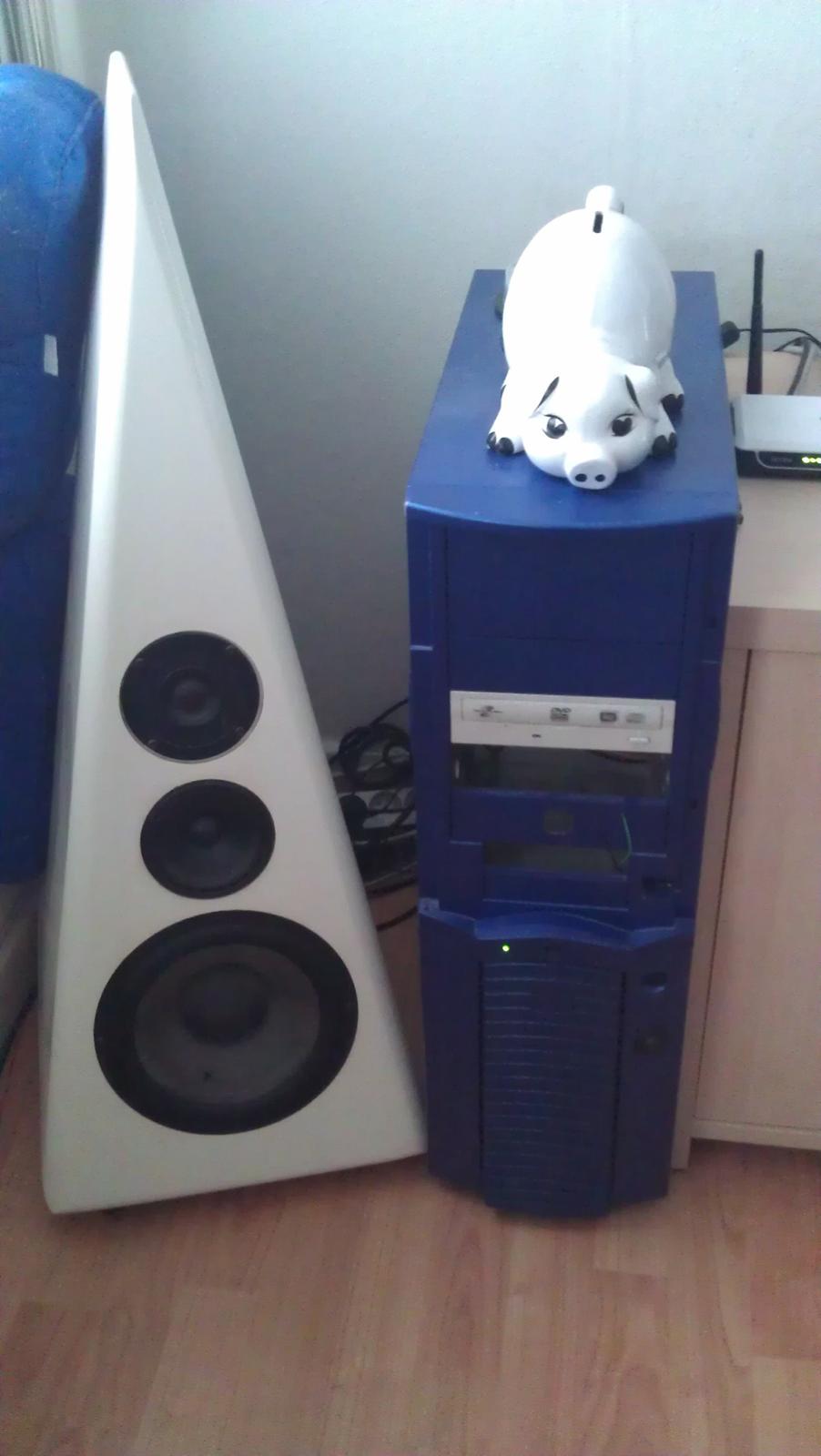 Hjemmebiograf Min stue bio - Mit media center, og ja det er et stort lokum, men der skal jo være plads til lidt gøjl inden i  billede 6