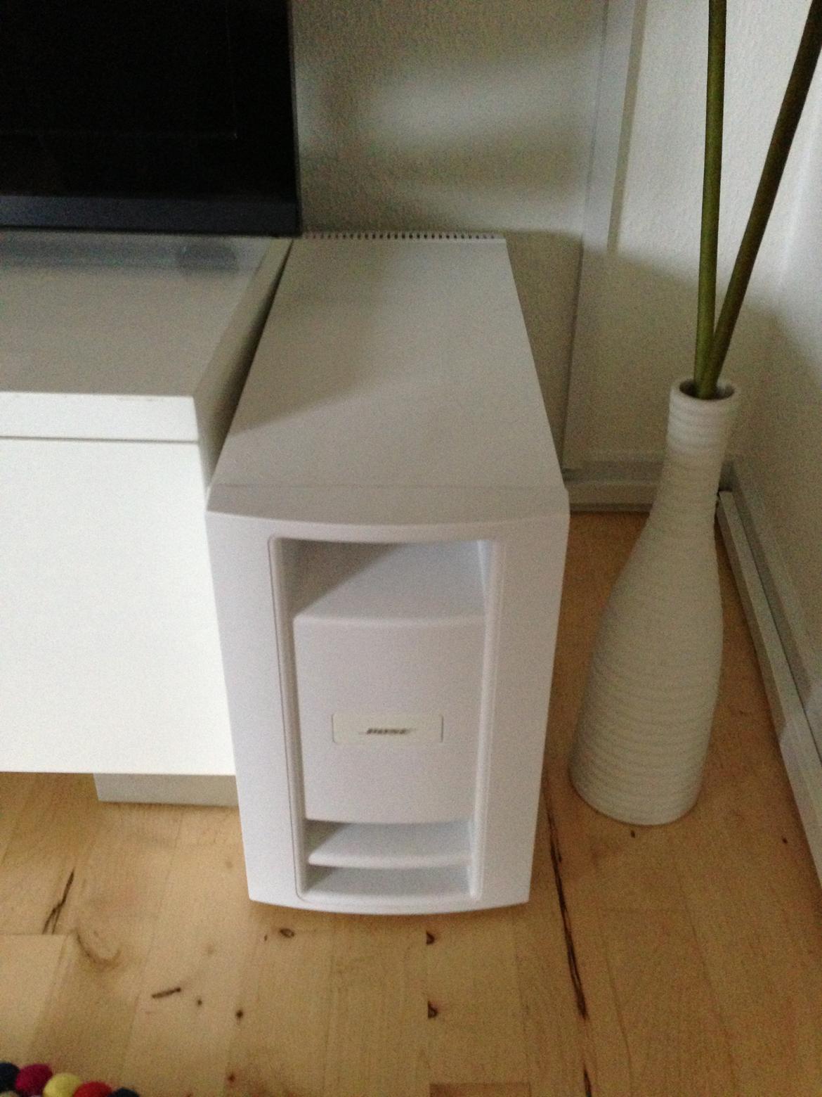 Hjemmebiograf 80" sharp + bose+ b&o - subben som jeg personligt synes gør det ret så godt billede 7