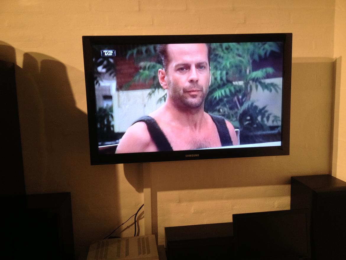 Hjemmebiograf Hjemme Biograf (Sony Home Theatre) - Så lige Bruce Willis på skærmen også! ;) billede 5