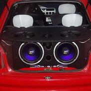 Bilstereo Boss audiosystem i Escort