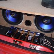 Bilstereo Boss audiosystem i Escort