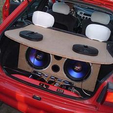 Bilstereo Boss audiosystem i Escort